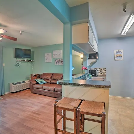 Corpus Christi Condo With Pool Walk To The Beach!